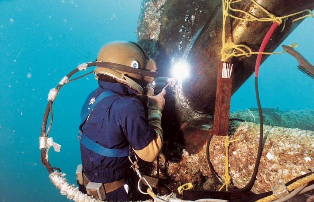 underwater welding pay