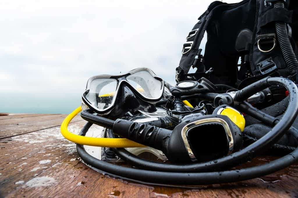 what should divers do for safety